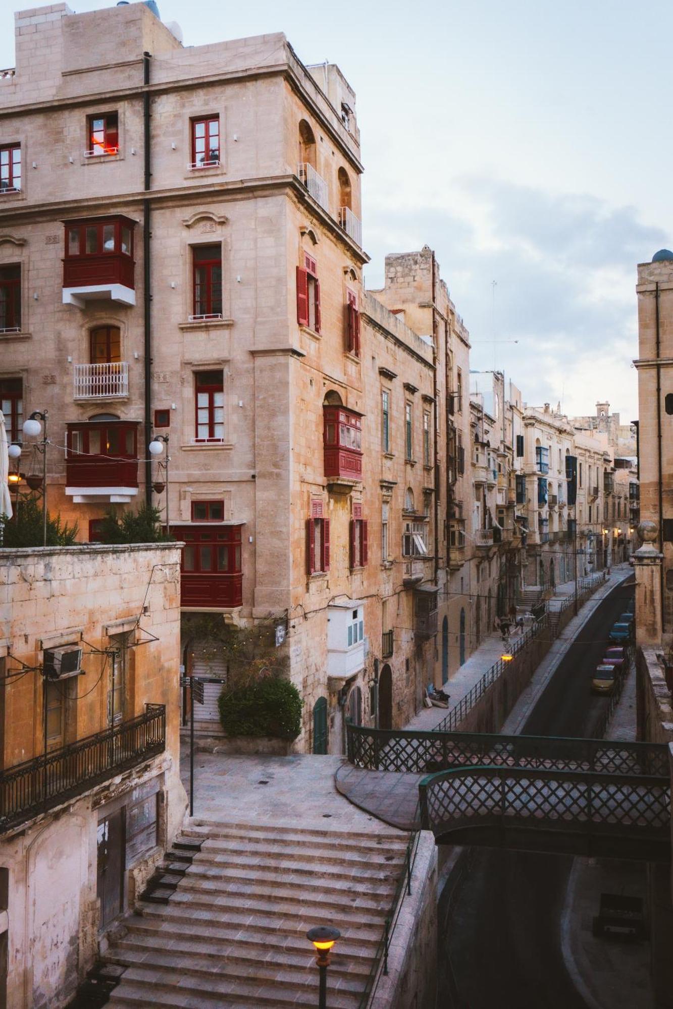 Charming Home With Sea Views & Maltese Balcony By 360 Estates Valletta Luaran gambar
