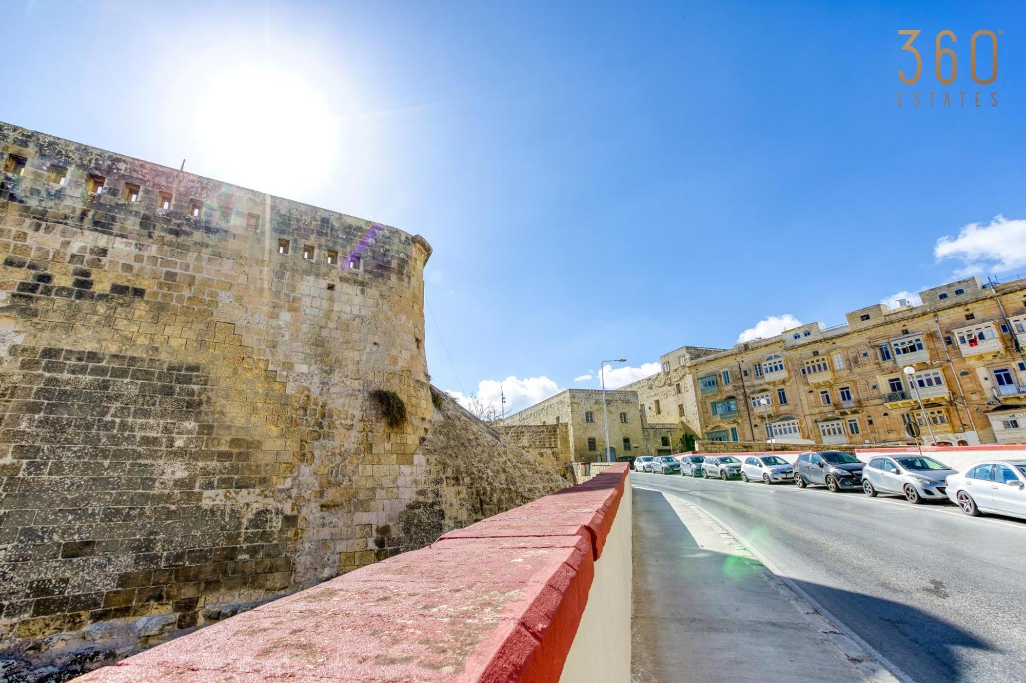 Charming Home With Sea Views & Maltese Balcony By 360 Estates Valletta Luaran gambar